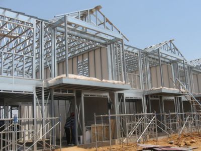 新型钢结构房子（新型钢结构房子是现代建筑领域的一种创新型住宅形式）