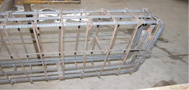 房梁的钢筋结构图（房梁的钢筋结构图包含了梁的详细钢筋配置和标注方法） 装饰工装施工 第2张