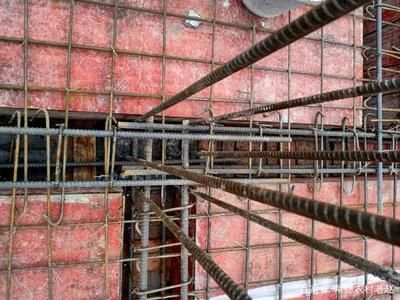 房梁的钢筋结构图（房梁的钢筋结构图包含了梁的详细钢筋配置和标注方法） 装饰工装施工 第4张