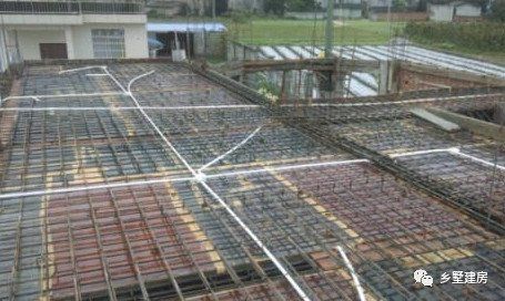 房屋建筑梁钢筋的表示什么方法（房屋建筑梁钢筋的主要表示方法包括以下几个方面）