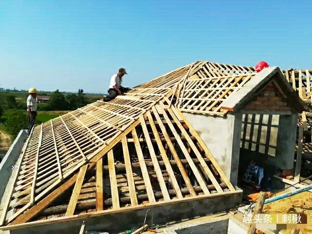 自建房钢结构屋顶(自建房钢结构屋顶的设计与材料选择) 结构机械钢结构施工 第4张 自建房钢结构屋顶(自建房钢结构屋顶的设计与材料选择) 结构机械钢结构施工 第4张